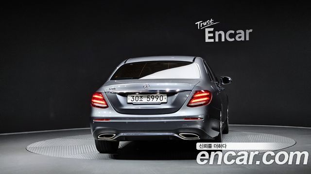 Mercedes-Benz E-Class E300 AMG Line — пробег 68 975 км — фото 4 из 5