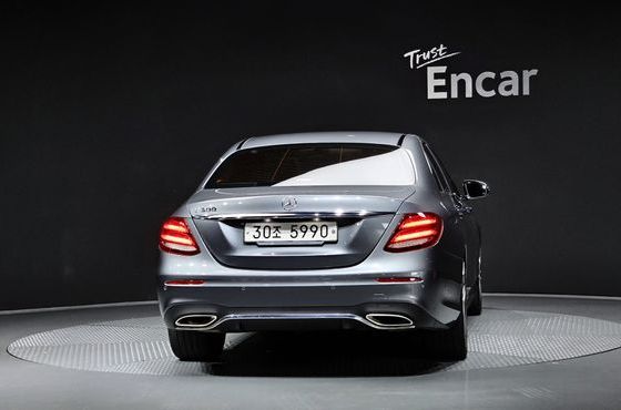 Mercedes-Benz E-Class E300 AMG Line — пробег 68 975 км — фото 4 из 5