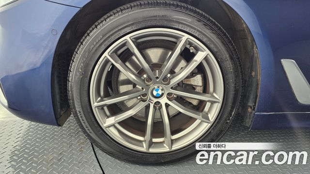 BMW 5-Series 520i M Sport — пробег 72 875 км — фото 5 из 5