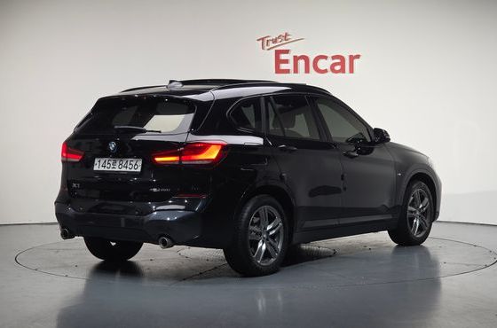 BMW X1 xDrive 20i M Sport — пробег 53 273 км — фото 2 из 5