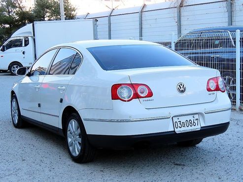 Volkswagen Passat 2.0 TDI Premium B6 — пробег 281 623 км — фото 3 из 5