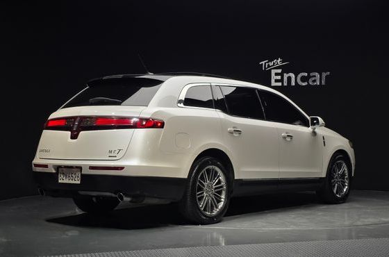 Lincoln MKT 3.5 — пробег 99 962 км — фото 2 из 5