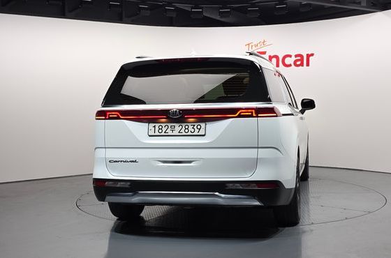 Kia Carnival 9-Seater Signature — пробег 79 092 км — фото 4 из 5