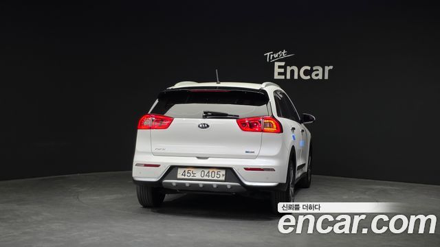 Kia Niro Prestige — пробег 171 342 км — фото 4 из 5