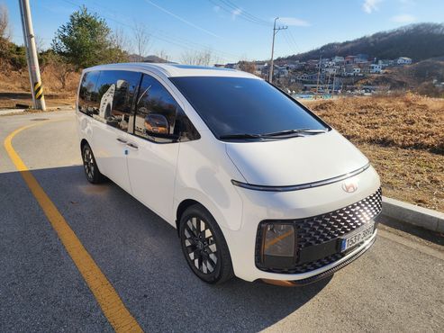 Hyundai Staria 4WD Lounge 9-Seater Inspiration — пробег 5 337 км — фото 1 из 5