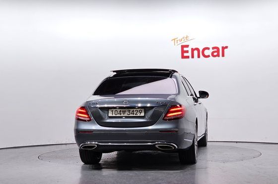Mercedes-Benz E-Class E450 4MATIC Exclusive — пробег 102 810 км — фото 4 из 5