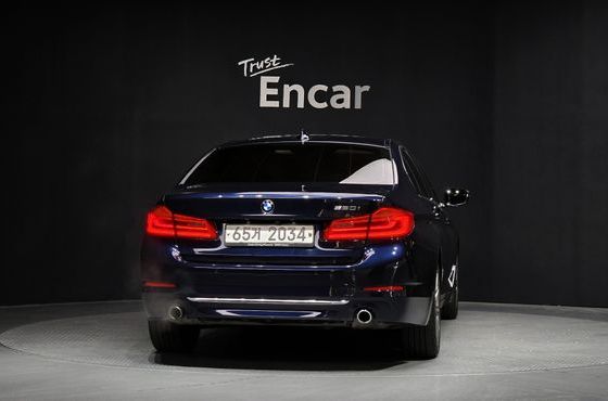 BMW 5-Series 520i Luxury — пробег 69 081 км — фото 4 из 5
