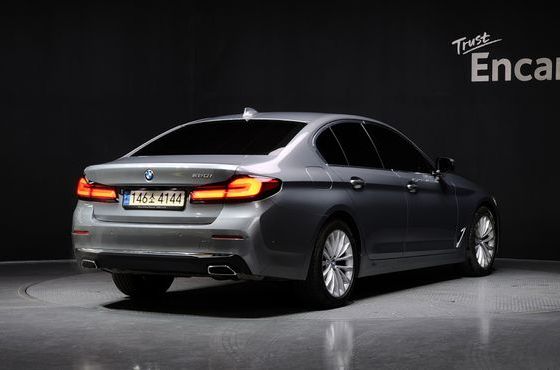 BMW 5-Series 520i Luxury — пробег 27 665 км — фото 2 из 5