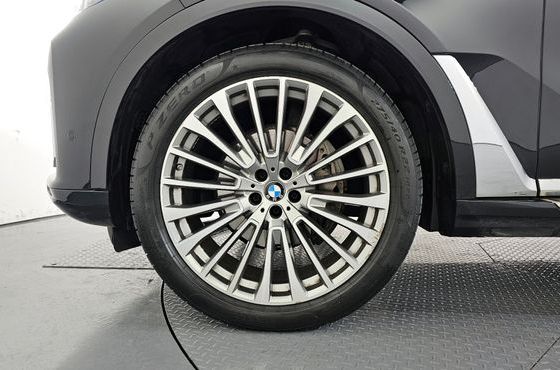 BMW X7 xDrive 40i Design Pure Excellence 7-Seater — пробег 71 598 км — фото 5 из 5