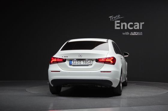 Mercedes-Benz A-Class A220 Sedan — пробег 42 881 км — фото 4 из 5