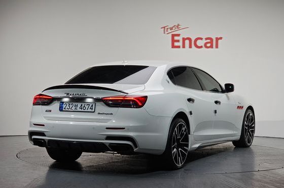 Maserati Quattroporte GTS 3.8 V8 — пробег 88 041 км — фото 2 из 5