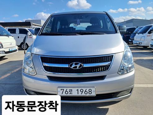 Hyundai Starex 12-Seater Wagon CVX Luxury — пробег 126 653 км — фото 2 из 5
