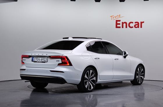 Volvo S60 B5 Ultra Bright — пробег 12 356 км — фото 2 из 5