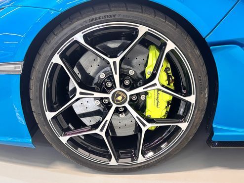 Lamborghini Revuelto 6.5 V12 — пробег 400 км — фото 5 из 5