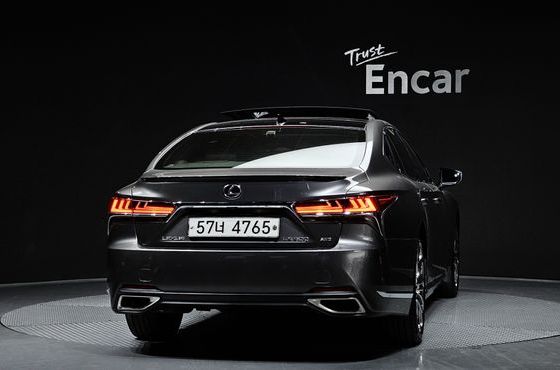Lexus LS 3.5 Luxury AWD — пробег 132 726 км — фото 4 из 5