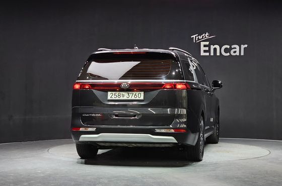 Kia Carnival 9-Seater Prestige — пробег 75 175 км — фото 4 из 5