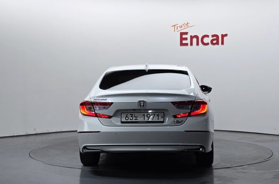 Honda Accord 2.0 Hybrid Touring — пробег 73 395 км — фото 4 из 5