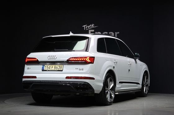 Audi Q7 55 TFSI Quattro Premium — пробег 42 752 км — фото 2 из 5