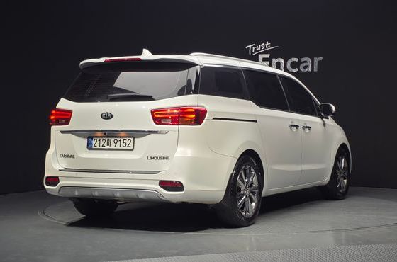 Kia Carnival 7-Seater Limousine VIP — пробег 138 780 км — фото 2 из 5