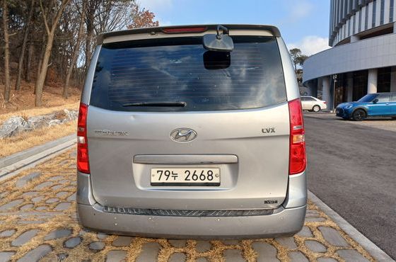 Hyundai Starex 12-Seater Wagon CVX Deluxe — пробег 352 398 км — фото 4 из 5