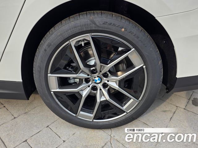 BMW 5-Series 520i — пробег 2 300 км — фото 5 из 5