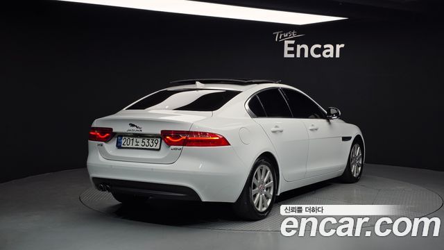 Jaguar XE 20d Prestige — пробег 81 523 км — фото 2 из 5