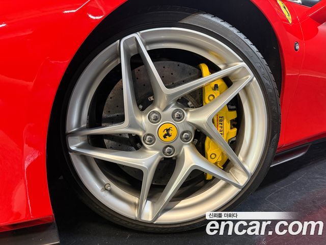 Ferrari F8 3.9 V8 — пробег 9 550 км — фото 5 из 5