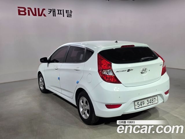 Hyundai Accent 1.4 VVT Premier — пробег 176 660 км — фото 4 из 5