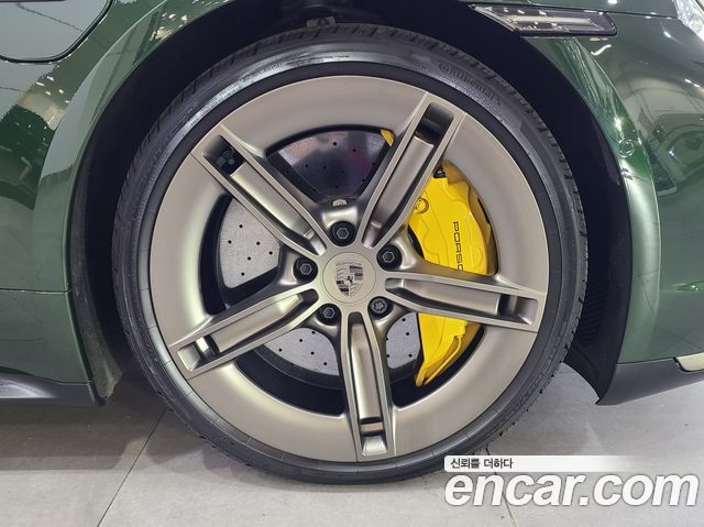 Porsche Taycan Turbo S — пробег 12 300 км — фото 5 из 5