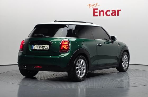 Mini Cooper Classic Plus Launch Pack Third Generation — пробег 83 060 км — фото 2 из 5