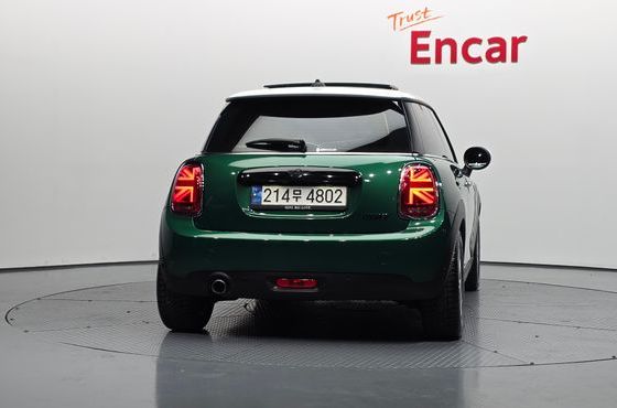 Mini Cooper Classic Plus Launch Pack Third Generation — пробег 83 060 км — фото 4 из 5