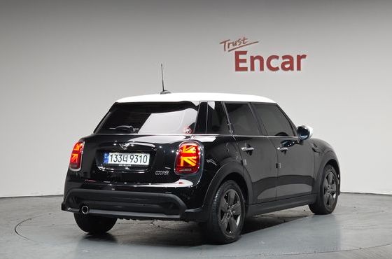 Mini Cooper 5Door Classic Third Generation — пробег 15 715 км — фото 2 из 5