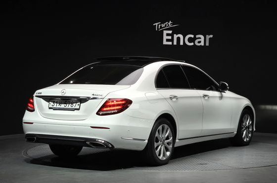 Mercedes-Benz E-Class E300 Exclusive — пробег 82 233 км — фото 2 из 5