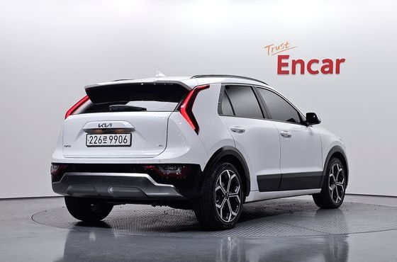Kia Niro Signature — пробег 122 546 км — фото 2 из 5