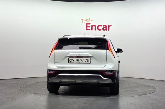 Kia Niro Signature — пробег 3 556 км — фото 4 из 5