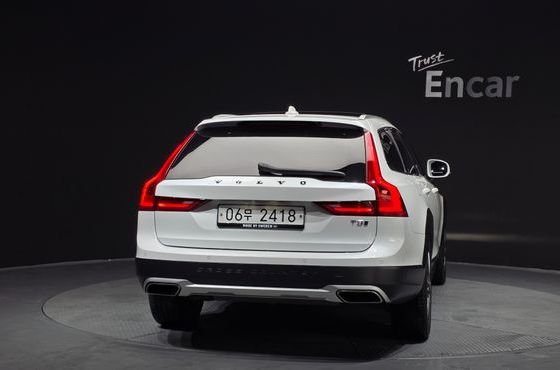 Volvo V90 T5 Pro AWD — пробег 72 444 км — фото 4 из 5