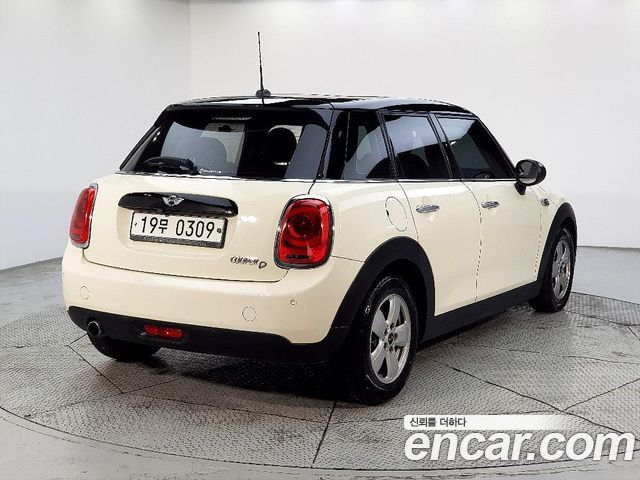 Mini Cooper 5Door Mid 3rd — пробег 146 091 км — фото 4 из 5