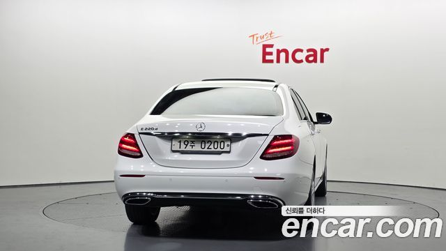 Mercedes-Benz E-Class из Кореи Encar