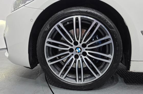 BMW 5-Series 530i xDrive M Sport Package Plus — пробег 64 862 км — фото 5 из 5