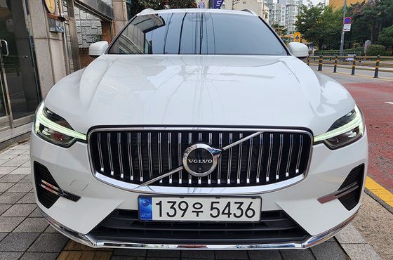 Volvo XC60 B6 Ultimate Bright — пробег 17 901 км — фото 1 из 5