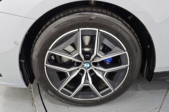 BMW 5-Series 520i M Sport — пробег 9 236 км — фото 5 из 5