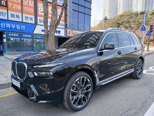 BMW X7 xDrive 40i M Sport 6STR — пробег 854 км — фото 2 из 5