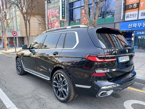 BMW X7 xDrive 40i M Sport 6STR — пробег 854 км — фото 3 из 5