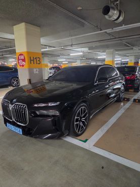 BMW i7 eDrive 50 M Sport — пробег 26 471 км — фото 2 из 5