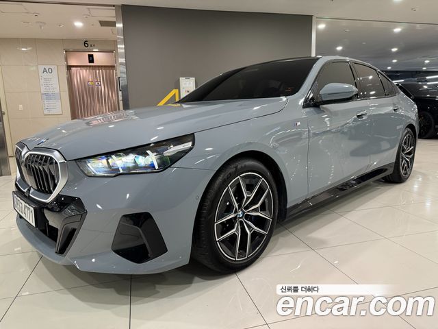 BMW 5-Series 520i M Sport — пробег 3 100 км — фото 1 из 5