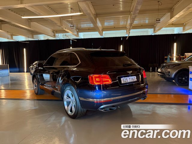Bentley Bentayga 6.0 W12 — пробег 67 000 км — фото 3 из 5