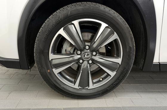 Lexus UX 2.0 AWD — пробег 87 376 км — фото 5 из 5