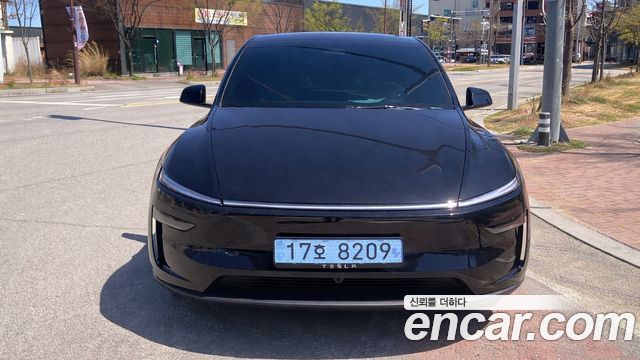 Tesla Model Y Premium RWD — пробег 700 км — фото 1 из 5