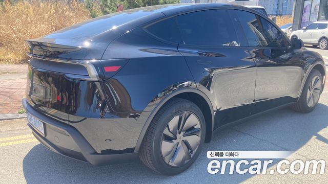 Tesla Model Y Premium RWD — пробег 700 км — фото 4 из 5