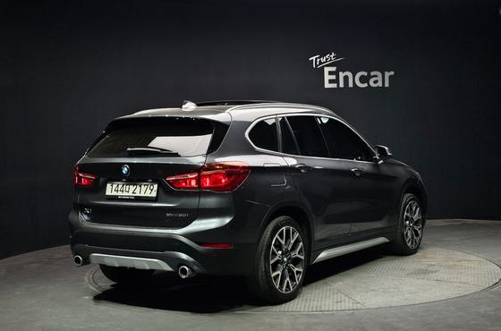 BMW X1 xDrive 20i xLine — пробег 72 447 км — фото 2 из 5